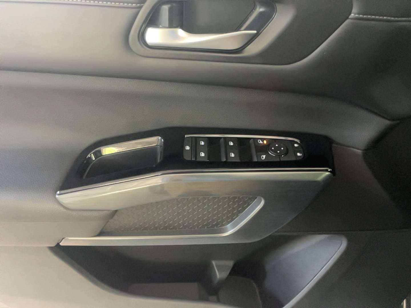 Used 2024 Nissan Pathfinder SL w/ SL Premium Package AWD/4WD image 17