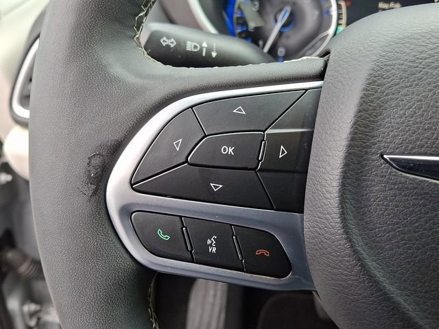 Used 2024 Chrysler Pacifica Touring-L image 15