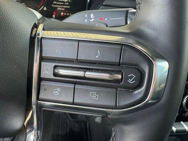 Used 2025 GMC Acadia Elevation image 16