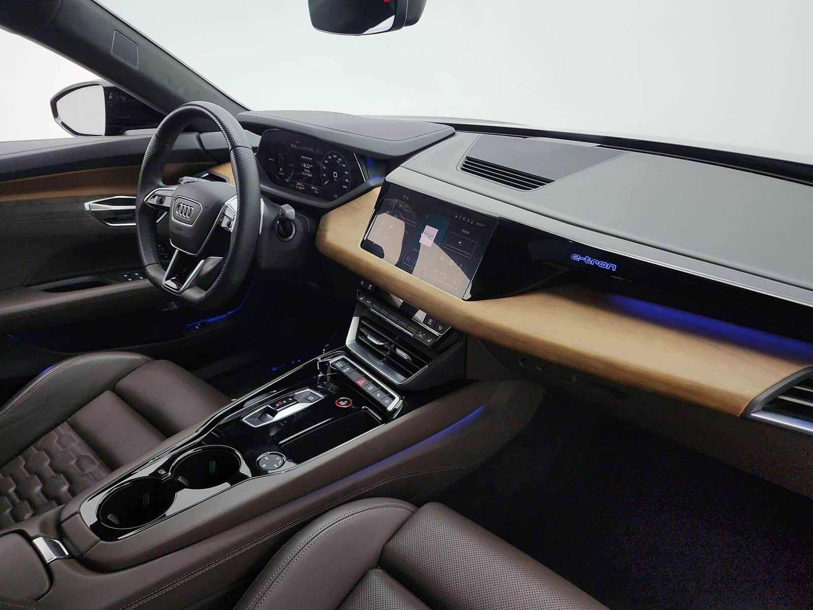 Used 2024 Audi e-tron GT Prestige image 18