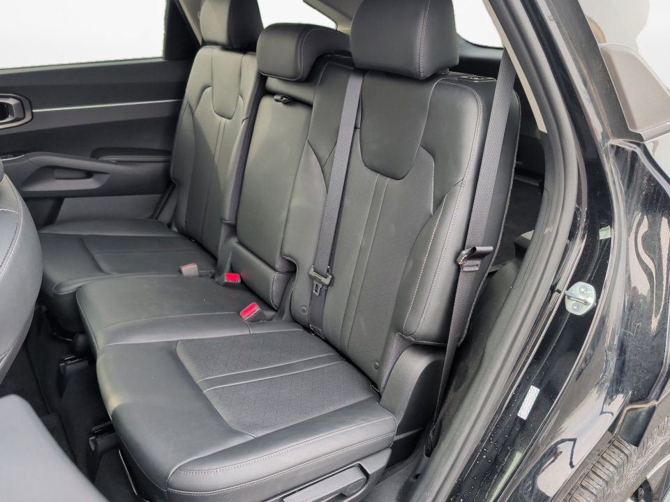 Used 2023 Kia Sorento S w/ Panoramic Sunroof Package image 14
