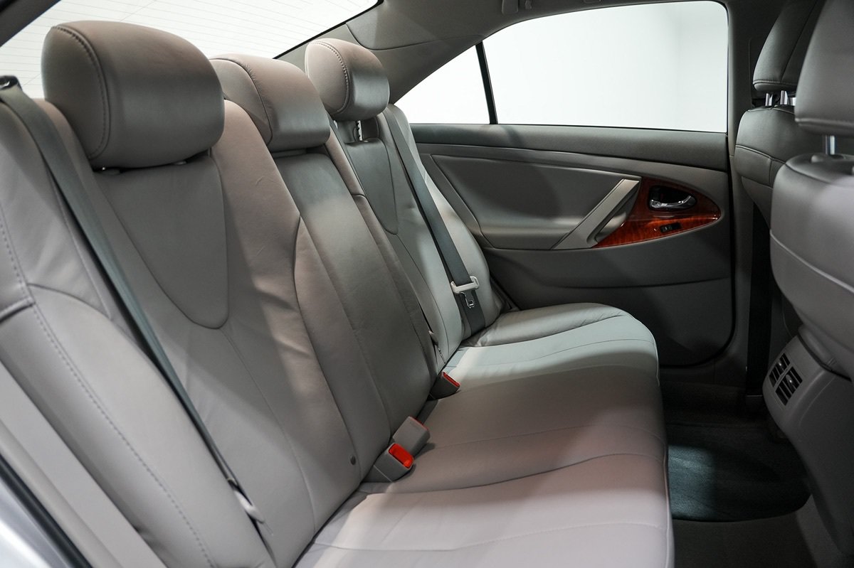 Used 2011 Toyota Camry XLE w/ SE/XLE Extra-Value Pkg FWD image 16