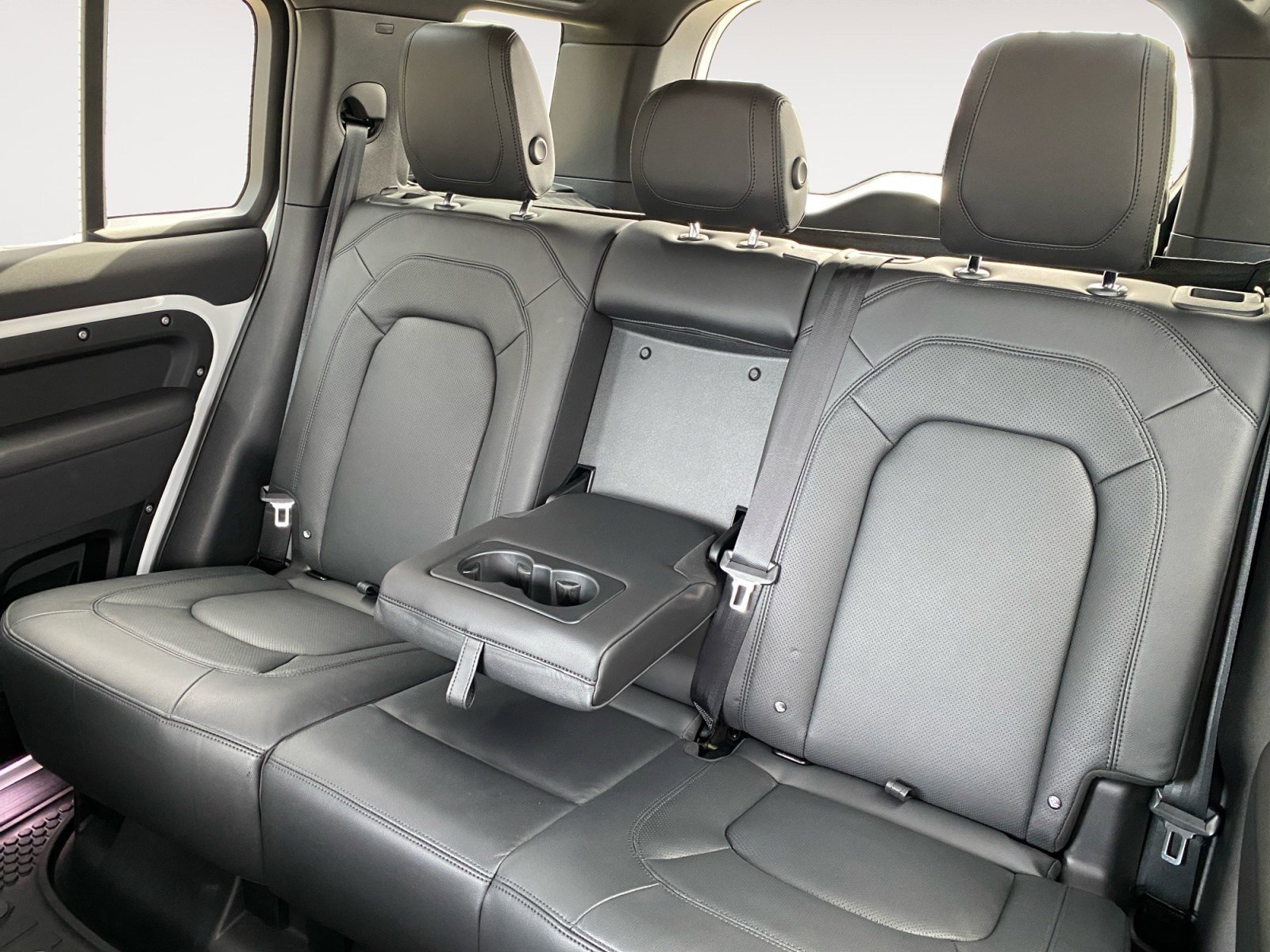 Used 2023 Land Rover Defender 110 S image 13