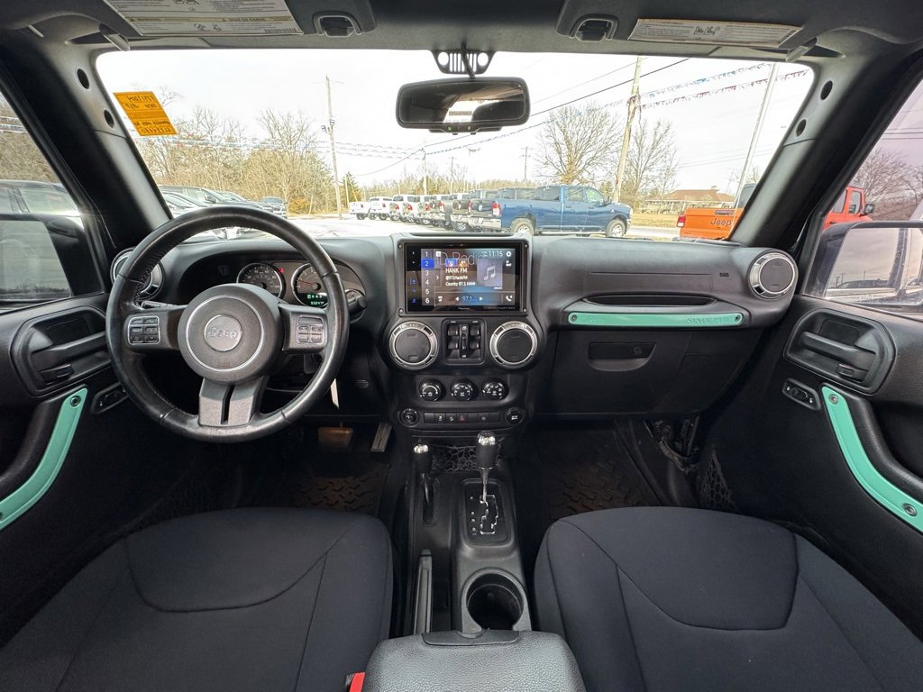 Used 2016 Jeep Wrangler Unlimited Sahara w/ Connectivity Group image 15