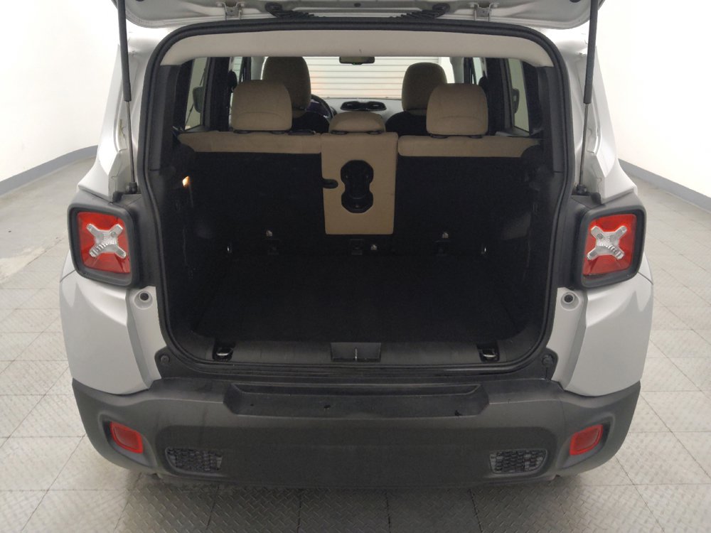 Used 2020 Jeep Renegade Latitude w/ Popular Equipment Group FWD image 29