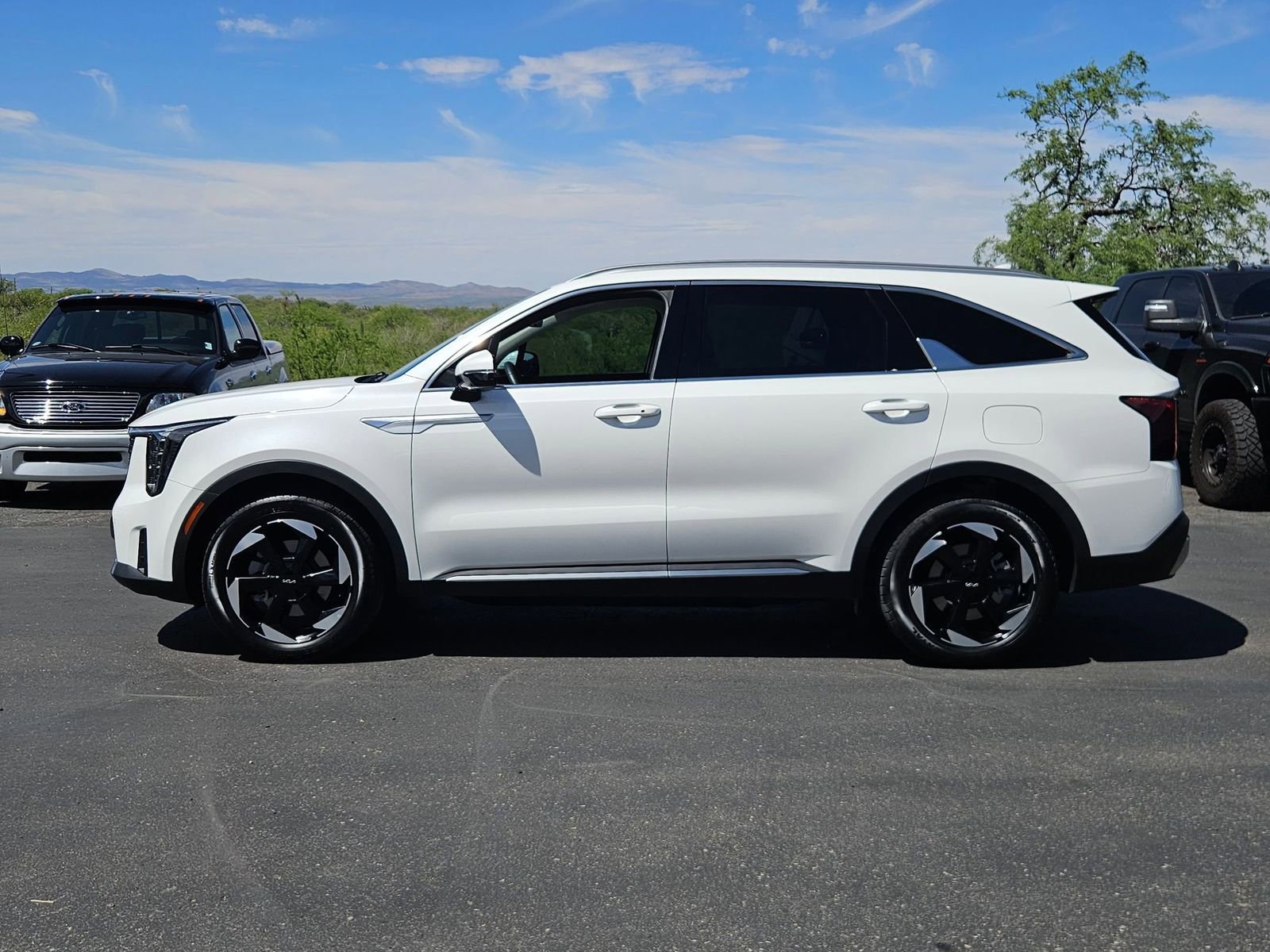 Used 2025 Kia Sorento EX image 9