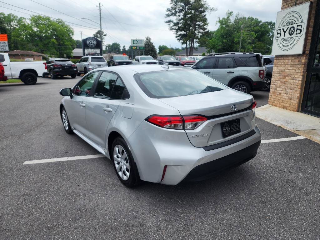 Used 2025 Toyota Corolla LE FWD image 3