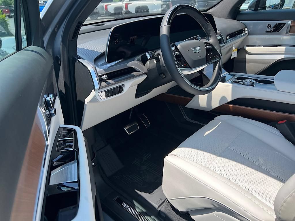 New 2026 Cadillac Vistiq Luxury w/ LPO, Floor Liner Package AWD/4WD image 7