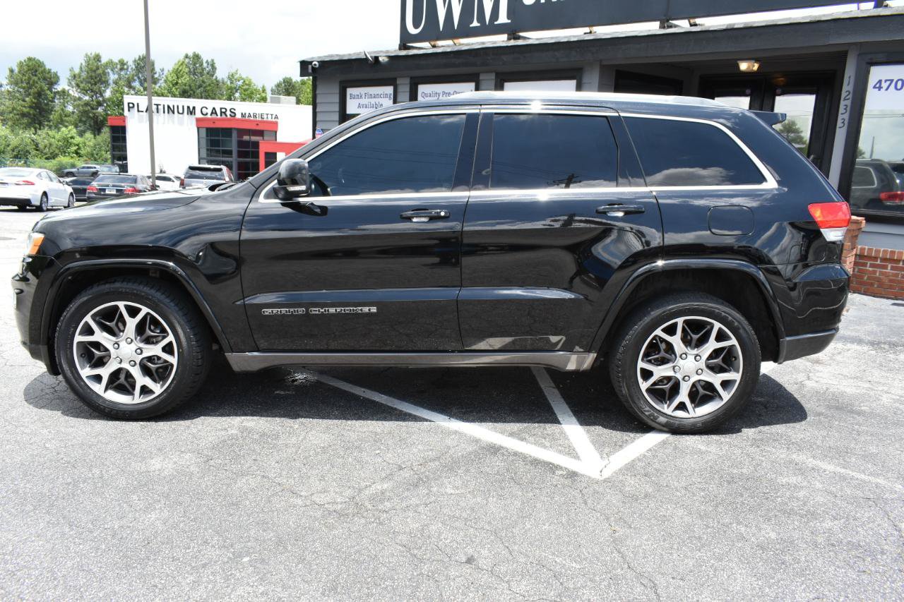 Used 2018 Jeep Grand Cherokee Limited AWD/4WD image 9