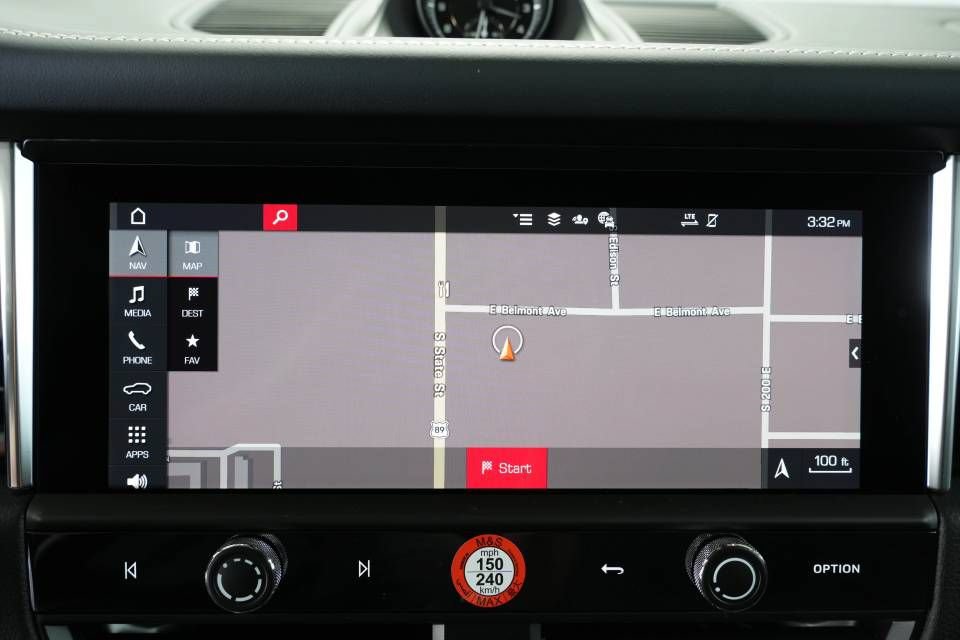 Certified 2025 Porsche Macan AWD/4WD image 20