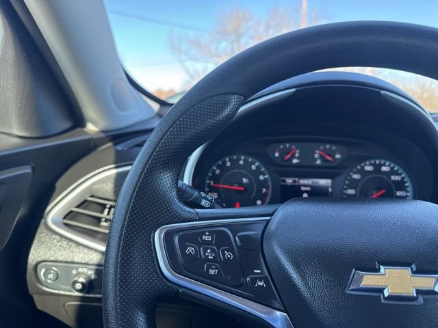 Used 2025 Chevrolet Malibu LT FWD image 11