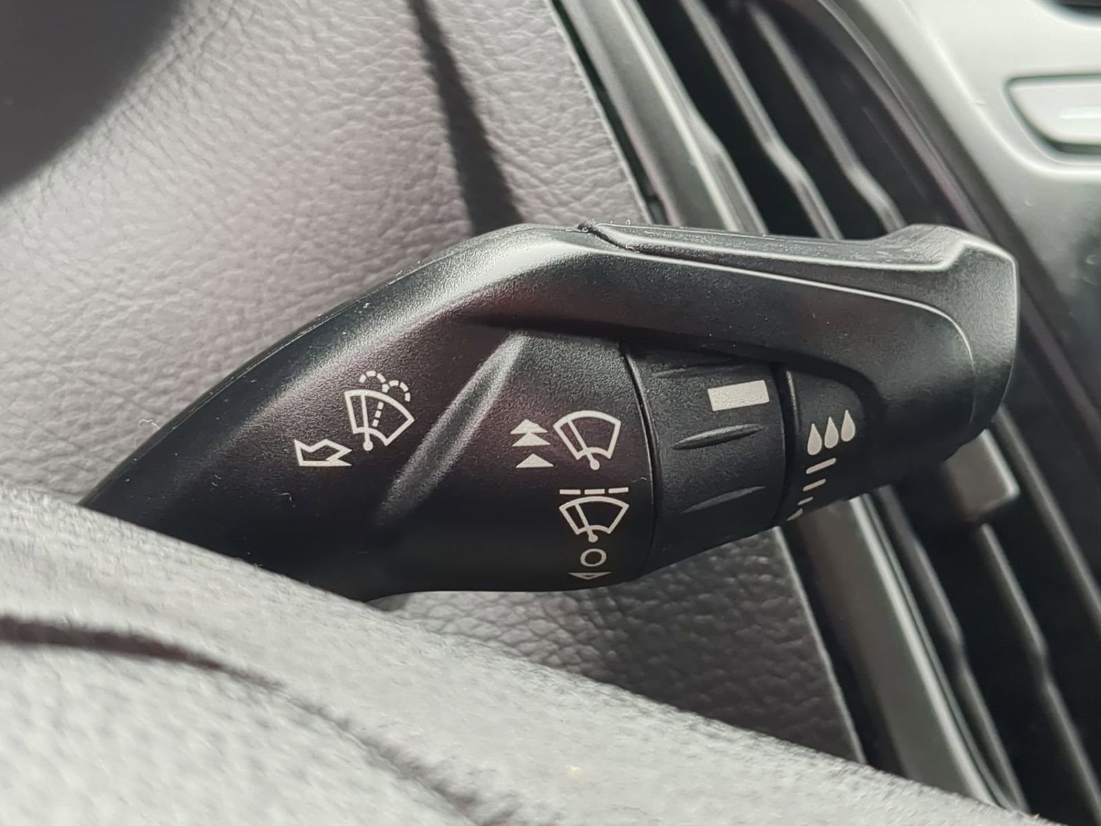 Used 2017 Ford Focus SE image 26