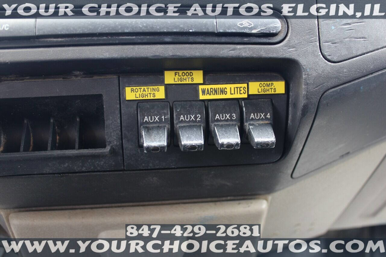 Used 2009 Ford F550 2WD Regular Cab Super Duty image 32