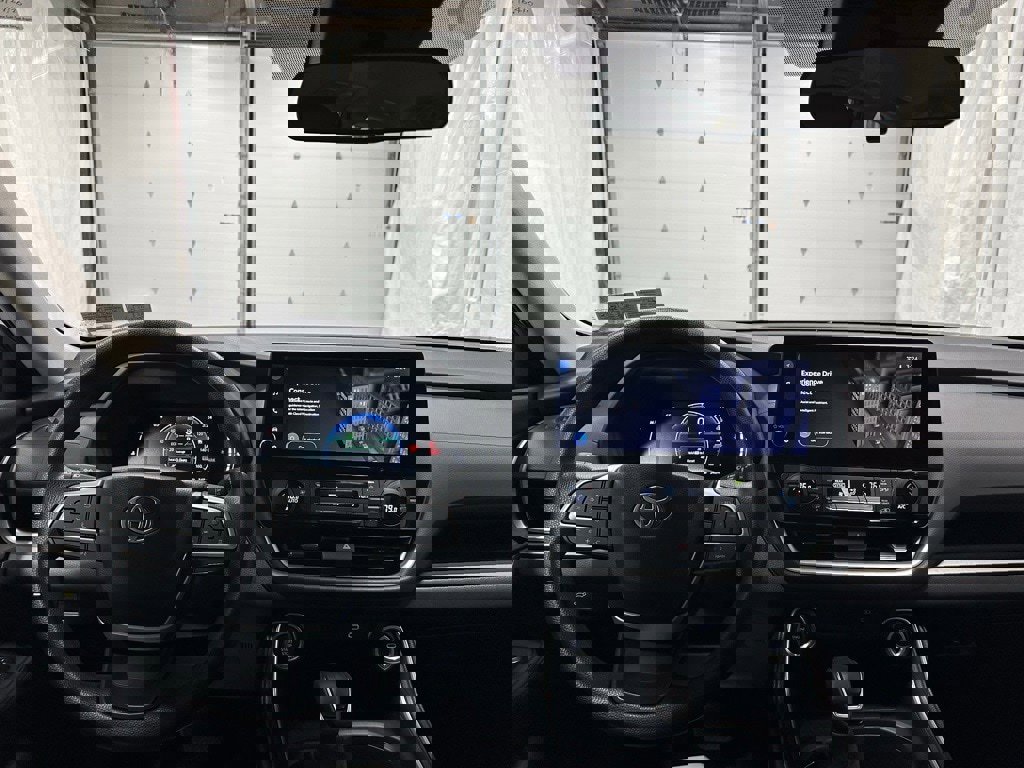 Used 2025 Toyota Grand Highlander AWD image 16