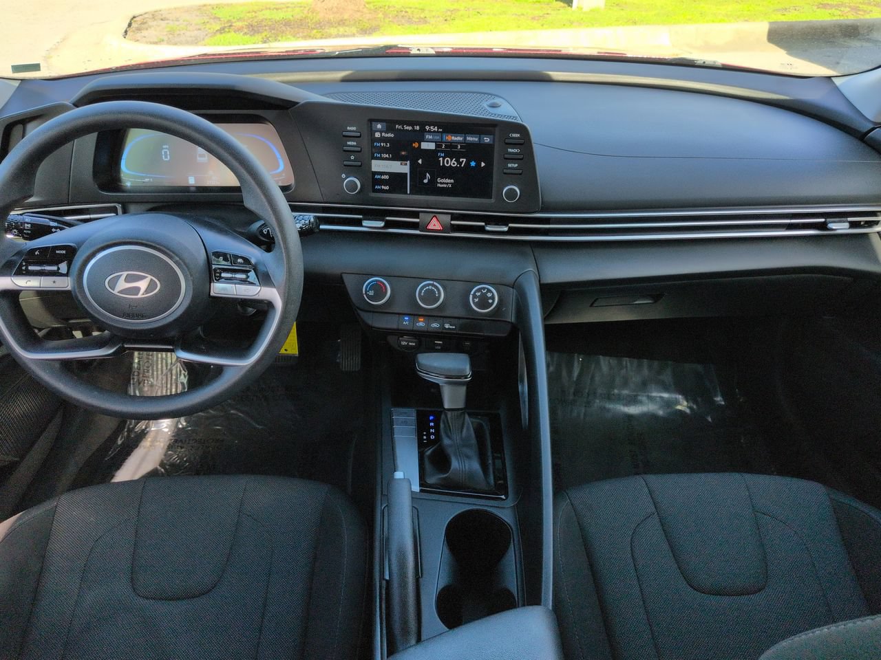 Used 2025 Hyundai Elantra SE w/ Cargo Package FWD image 13