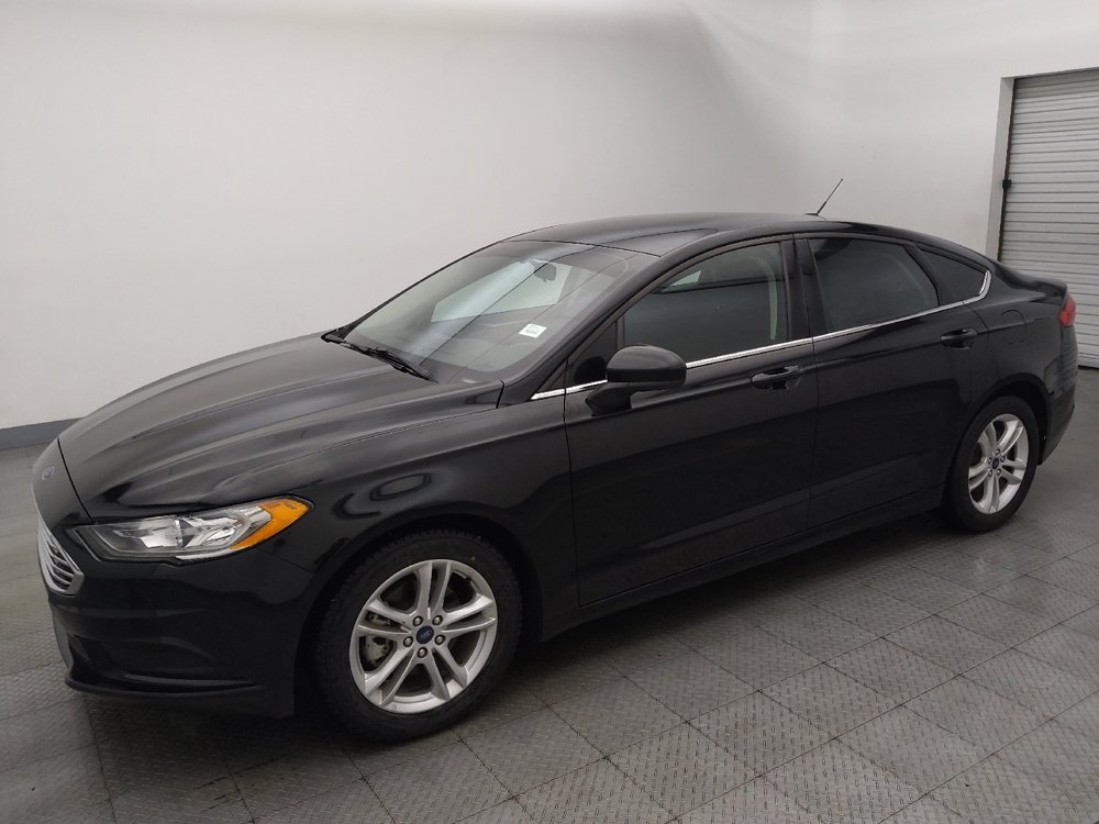Used 2018 Ford Fusion SE w/ Fusion SE Technology Package FWD image 2