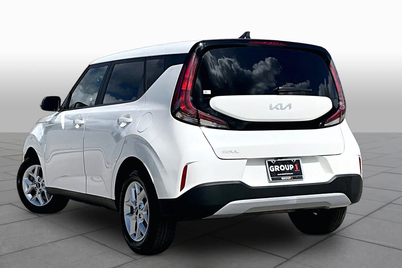 Used 2023 Kia Soul LX w/ Option Group 015 FWD image 12