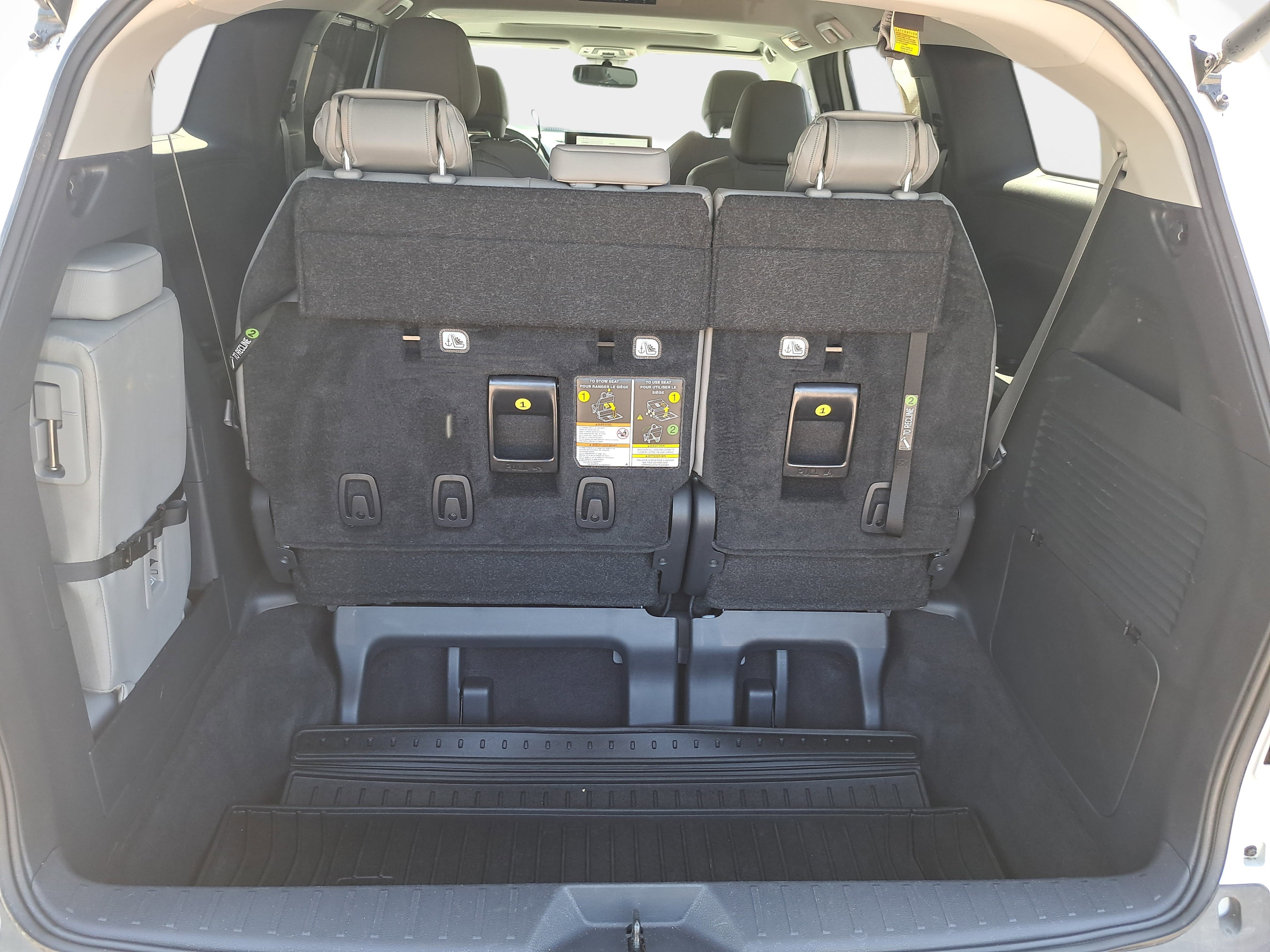 Used 2025 Toyota Sienna XLE FWD image 13