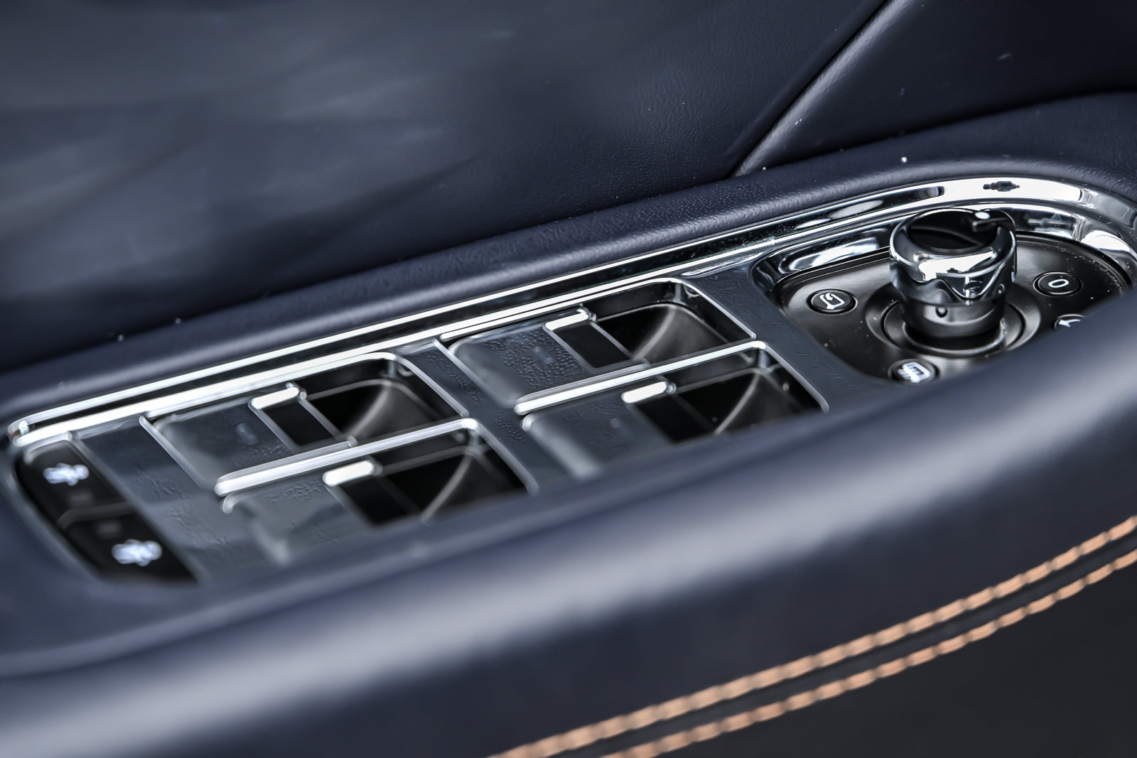 Certified 2023 Bentley Flying Spur Plug-In Hybrid AWD/4WD image 17