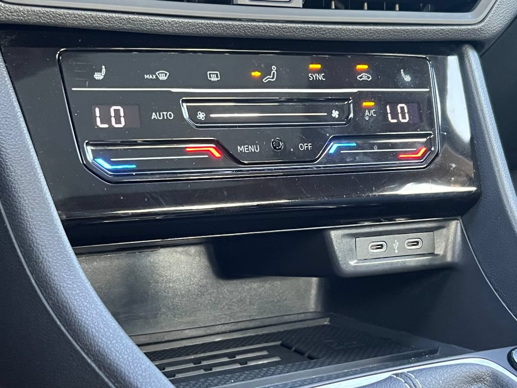 Used 2025 Volkswagen Jetta SE FWD image 24
