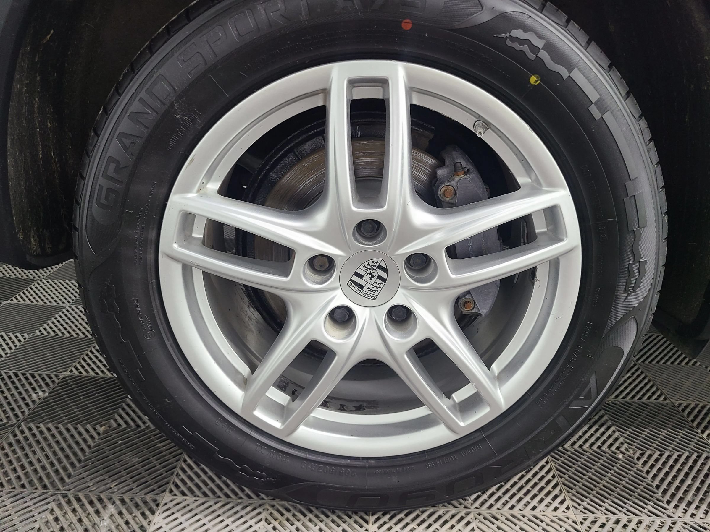 Used 2013 Porsche Cayenne Diesel AWD/4WD image 16