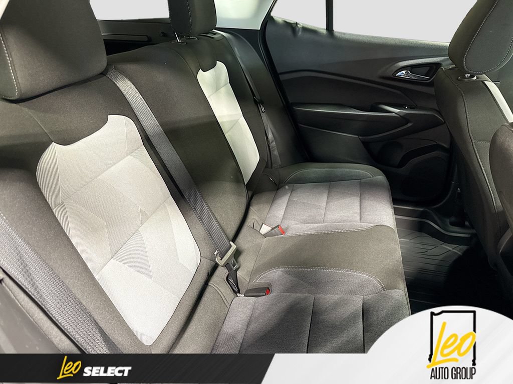 Used 2024 Chevrolet Trax LS w/ LS Convenience Package FWD image 28