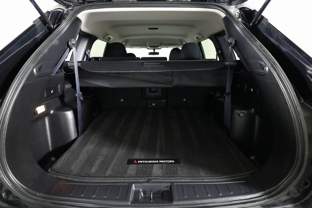 Used 2024 Mitsubishi Outlander ES image 14