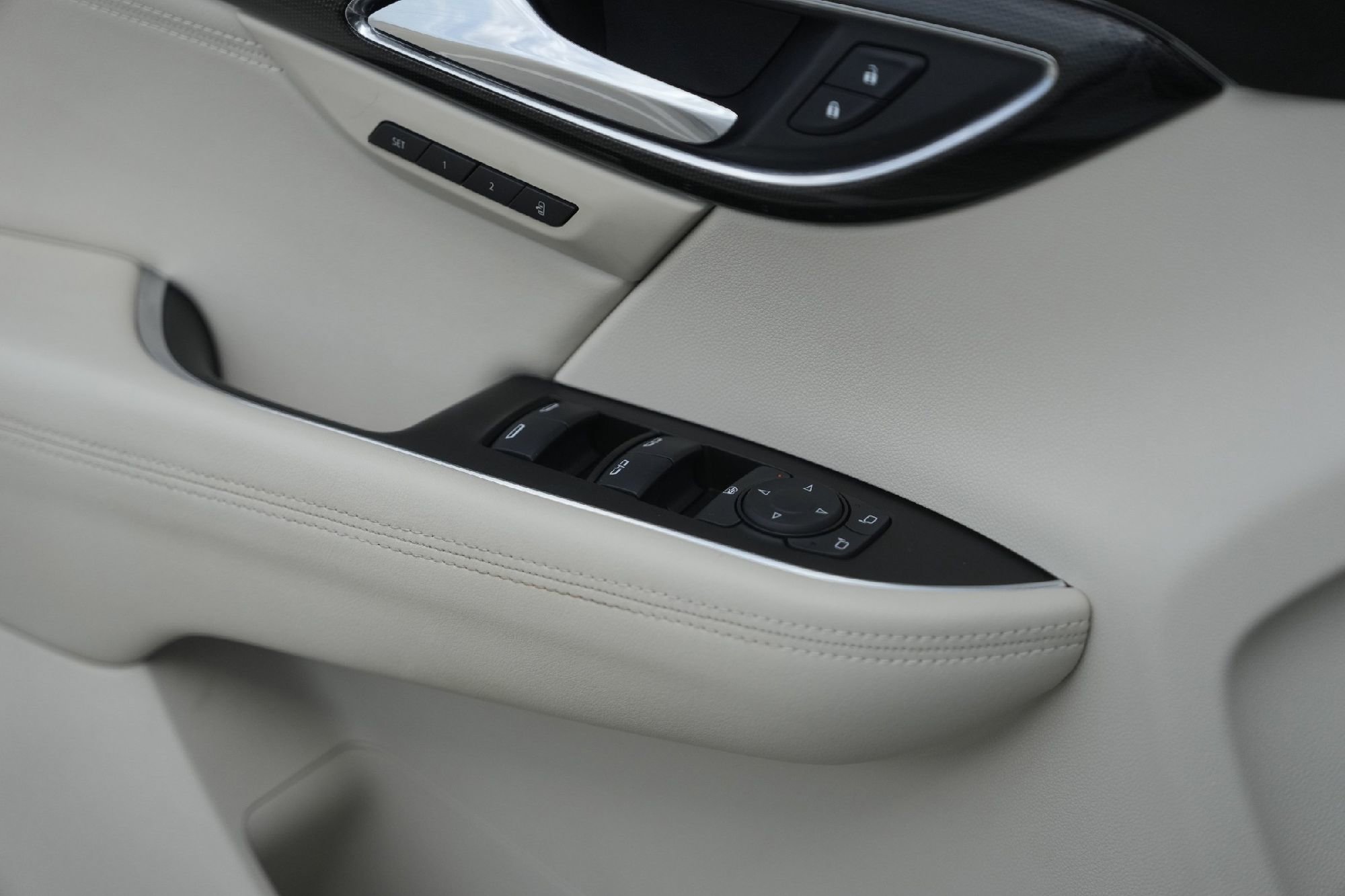 Used 2023 Buick Envision Essence image 19