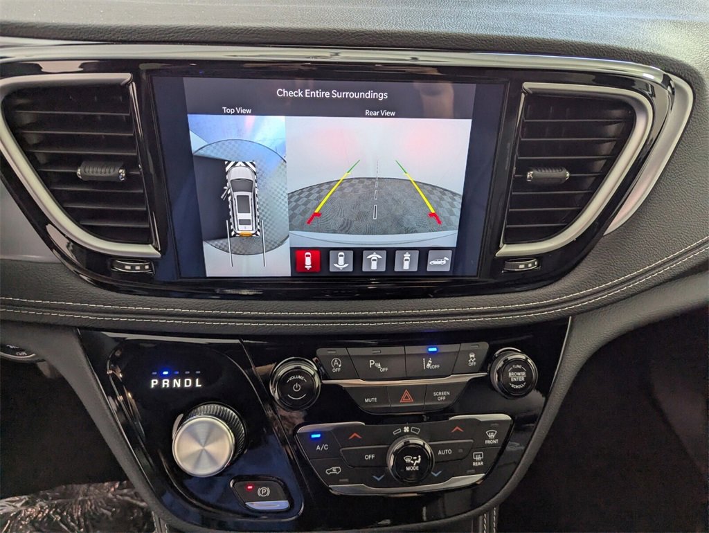 New 2026 Chrysler Pacifica Limited w/ Uconnect Theater Family Group image 24