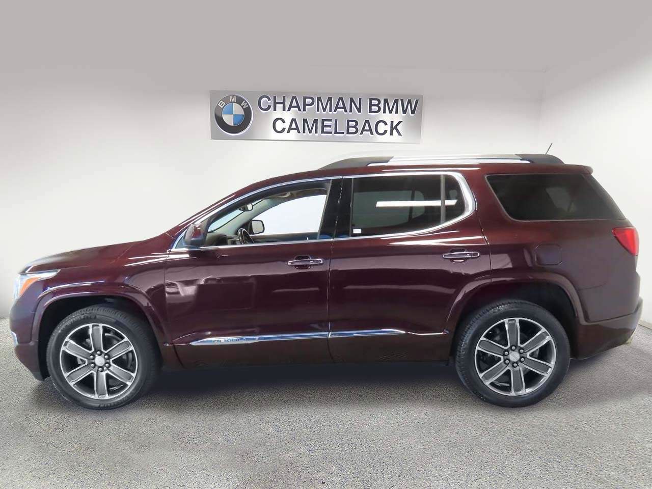 Used 2018 GMC Acadia Denali w/ Technology Package FWD image 3