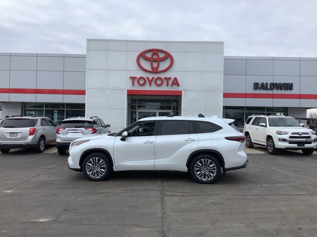 New 2026 Toyota Highlander Platinum image 4