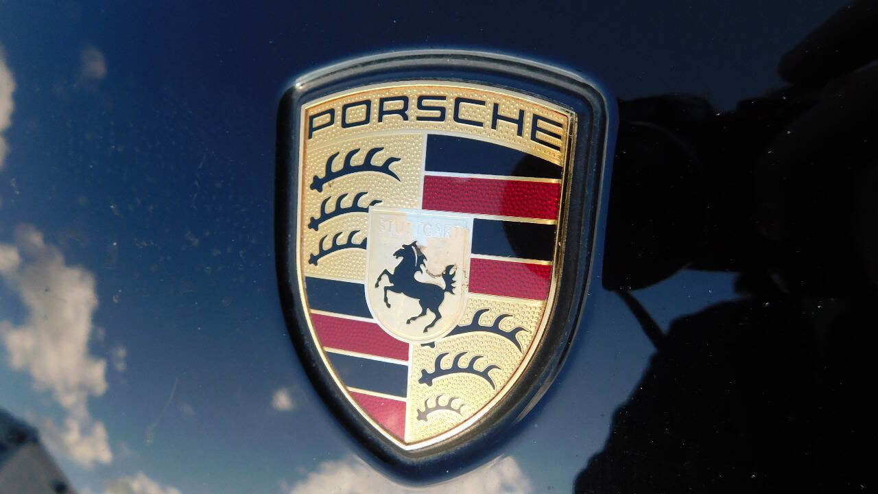 Used 2014 Porsche Cayenne Diesel Platinum Edition image 16