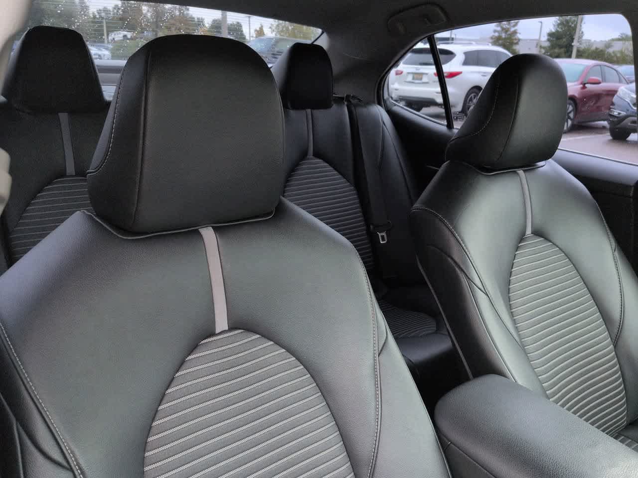 Used 2019 Toyota Camry SE FWD image 7