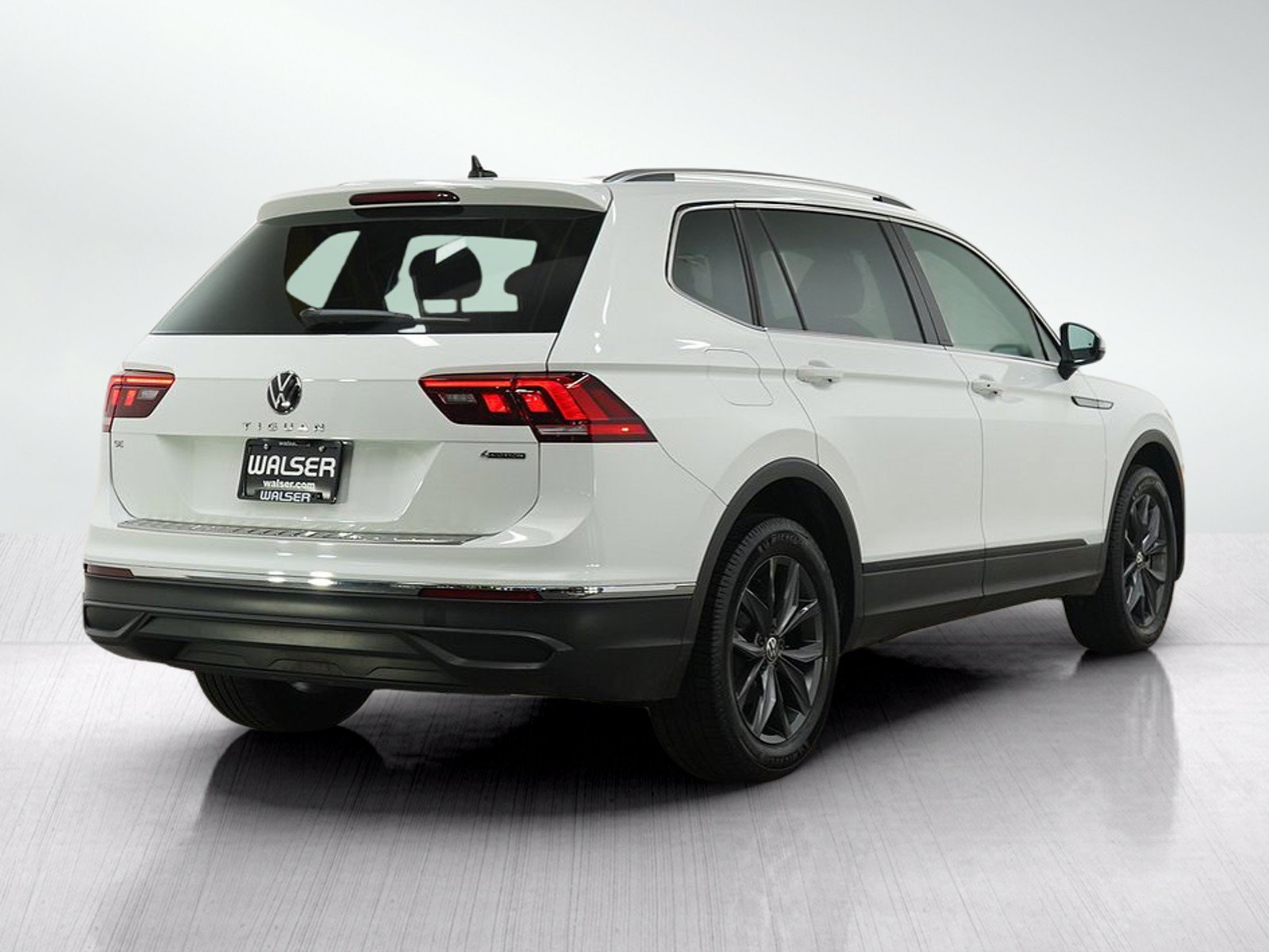 Used 2024 Volkswagen Tiguan SE AWD/4WD image 5