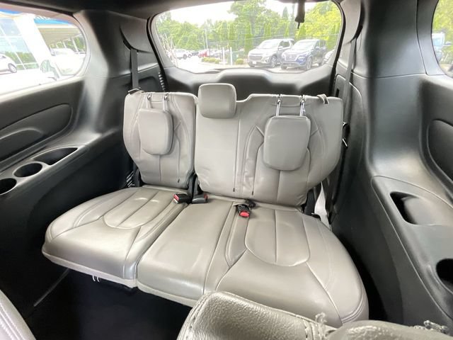 Used 2018 Chrysler Pacifica Touring Plus w/ S Appearance Package FWD image 17