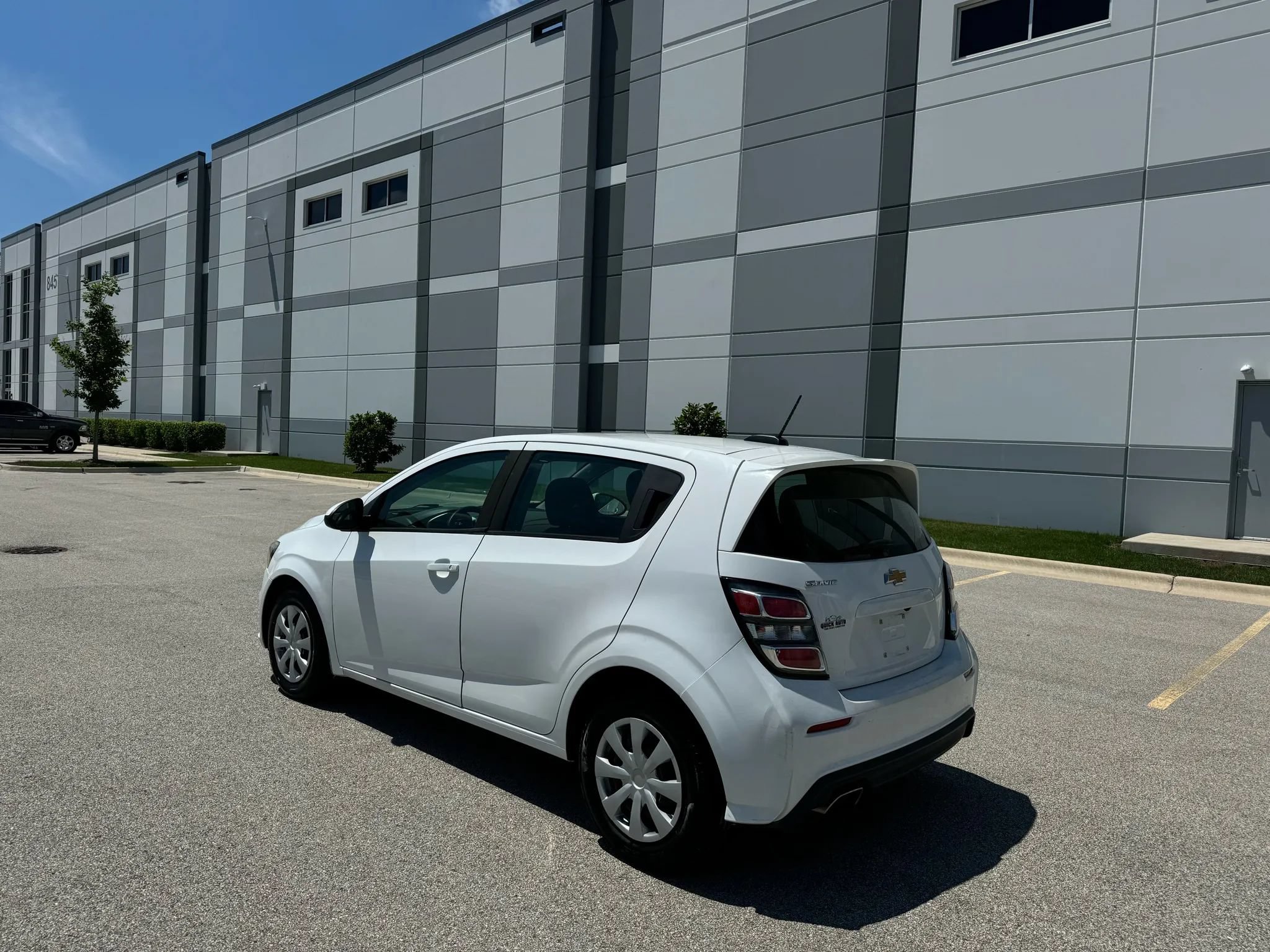 Used 2017 Chevrolet Sonic LT FWD image 7