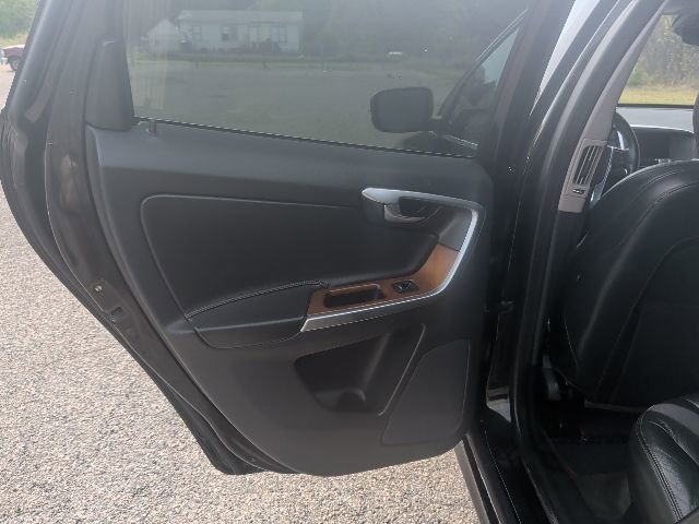 Used 2017 Volvo XC60 T5 Inscription image 12