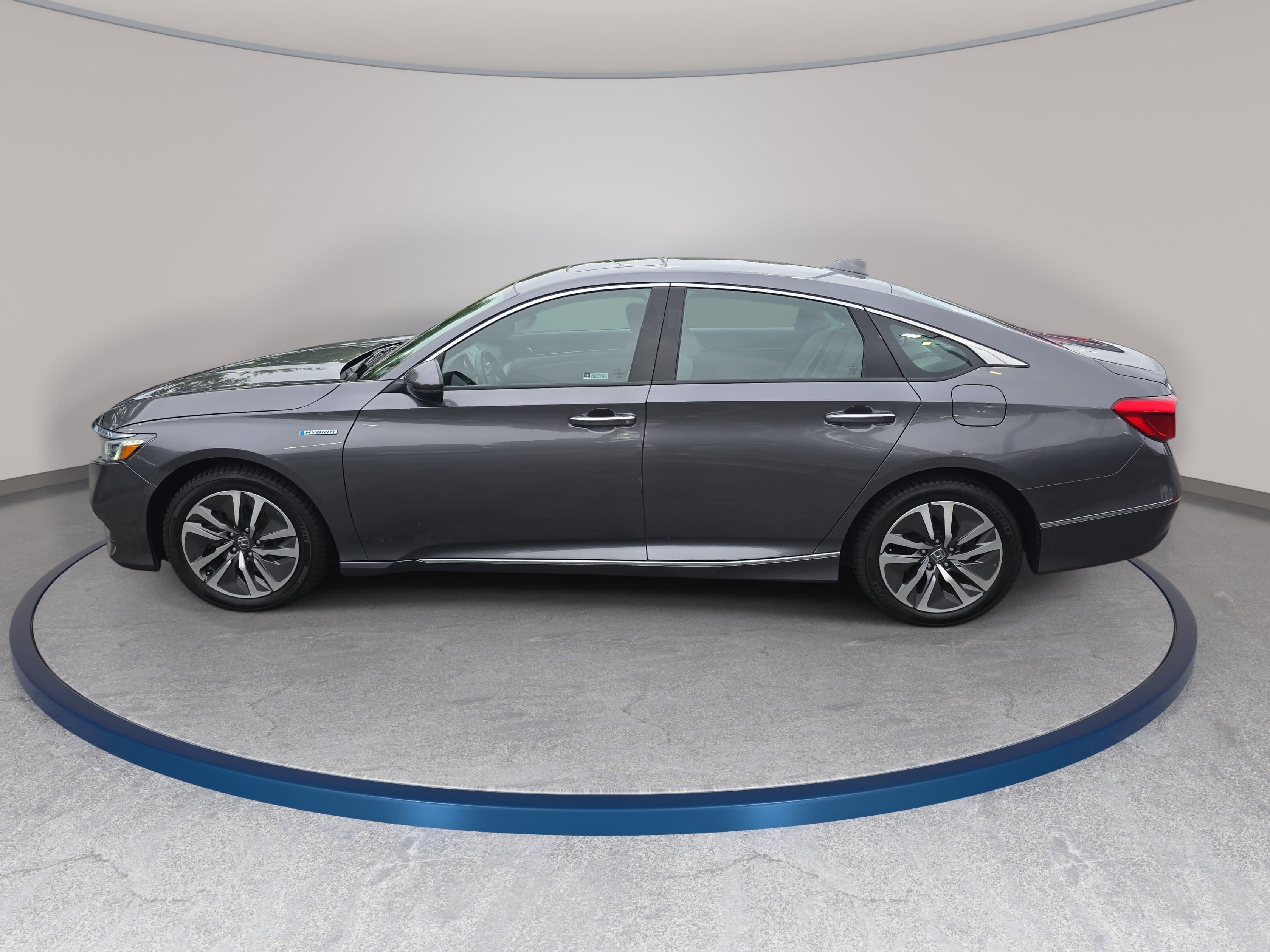 Used 2019 Honda Accord Touring image 8