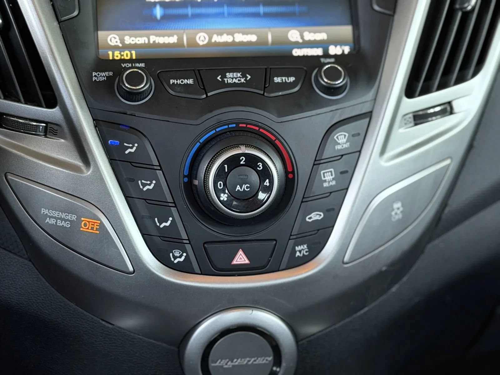 Used 2012 Hyundai Veloster FWD image 29