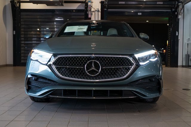 New 2026 Mercedes-Benz E 350 4MATIC Sedan image 2