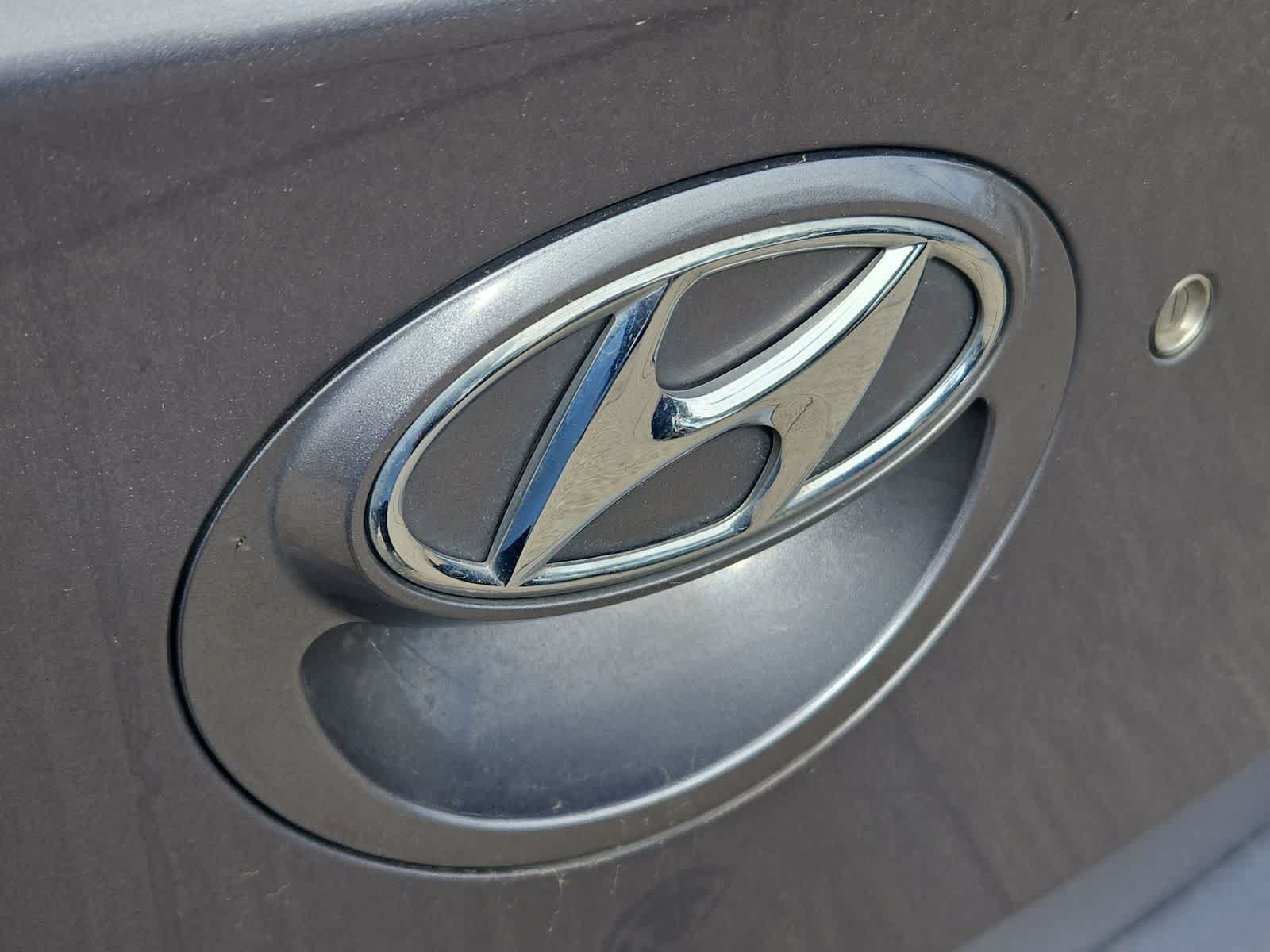 Used 2013 Hyundai Accent SE FWD image 12