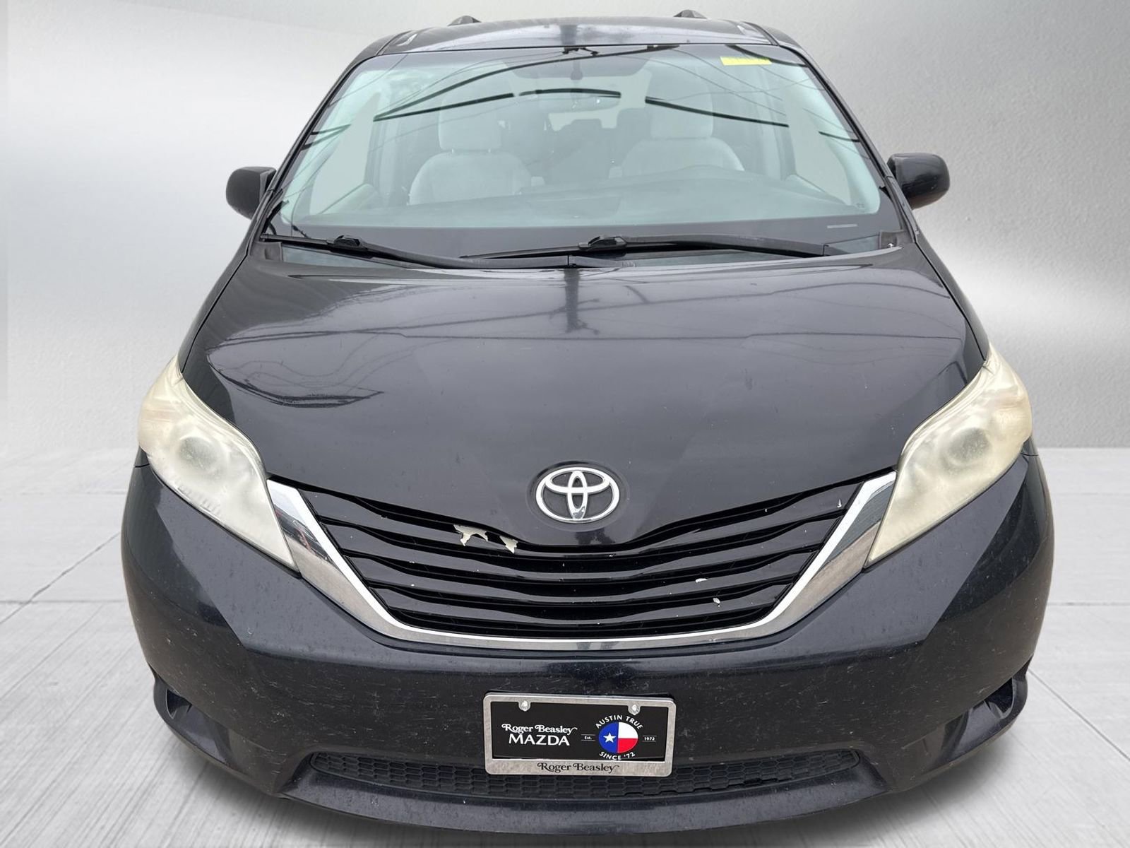 Used 2016 Toyota Sienna LE FWD image 2