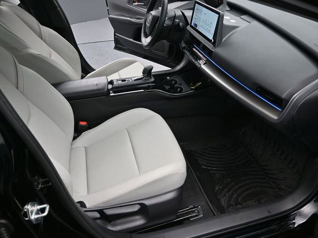 Used 2024 Toyota Prius XLE image 32