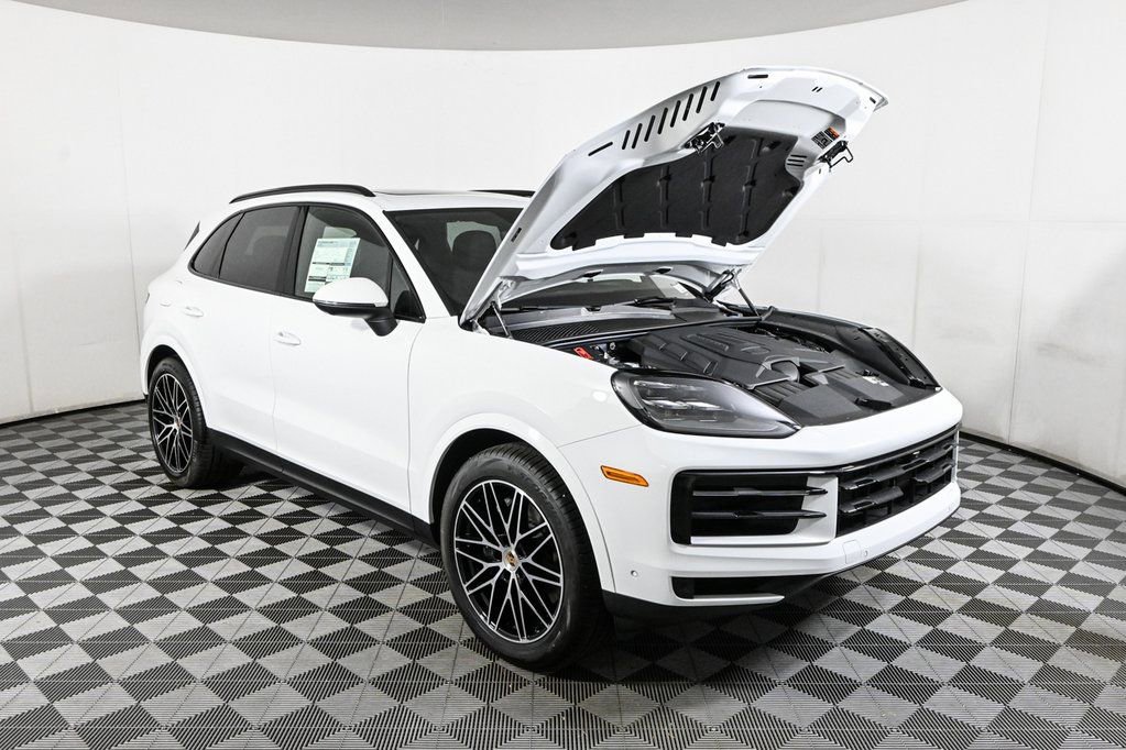 Certified 2025 Porsche Cayenne image 40