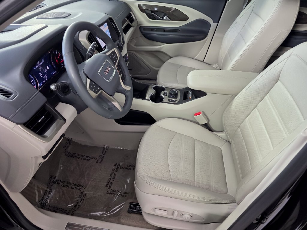 Used 2024 GMC Terrain Denali w/ Denali Premium Package AWD/4WD image 9