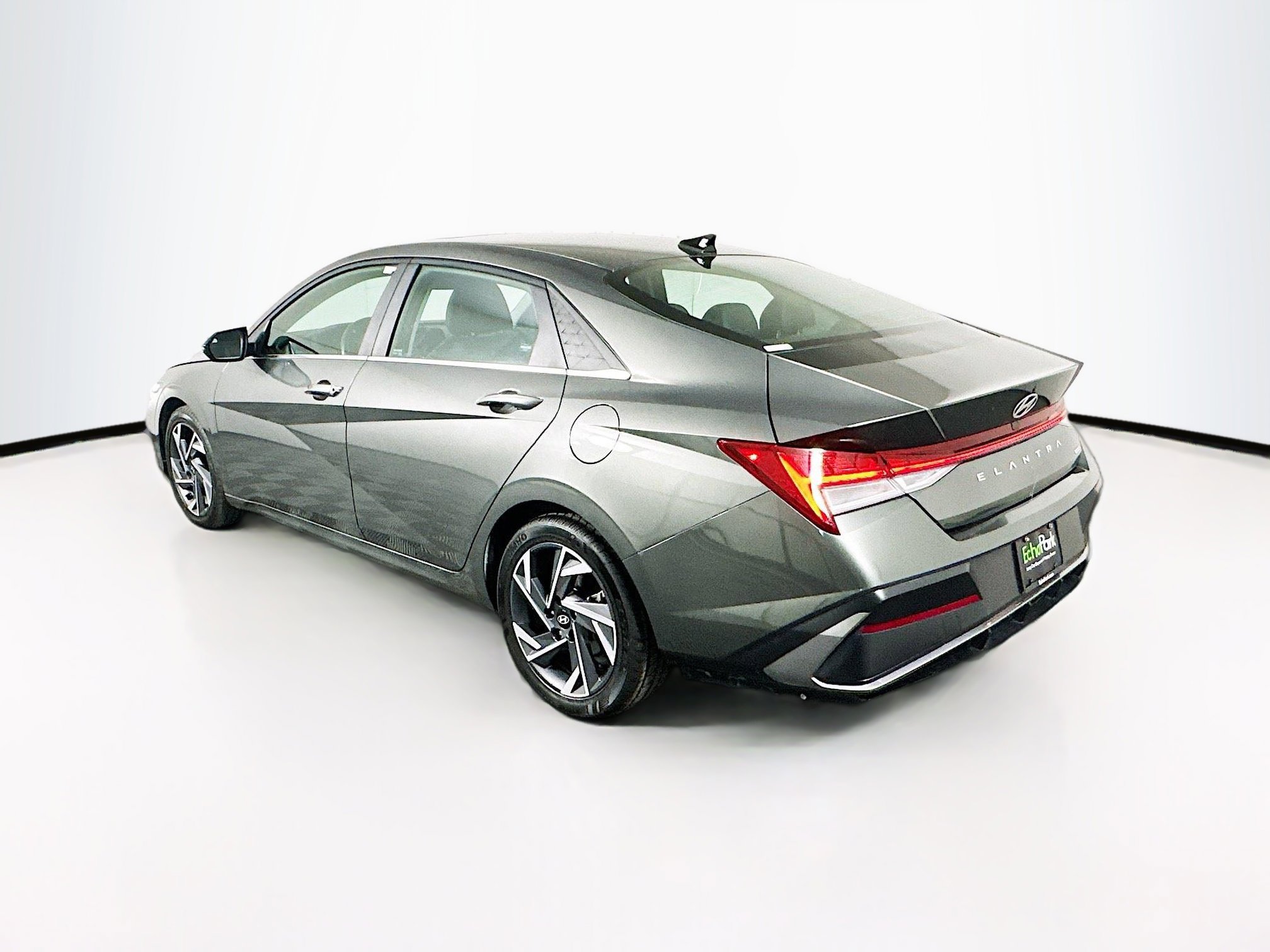 Used 2025 Hyundai Elantra Limited image 5