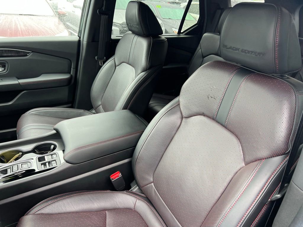 Used 2025 Honda Pilot Black Edition image 14