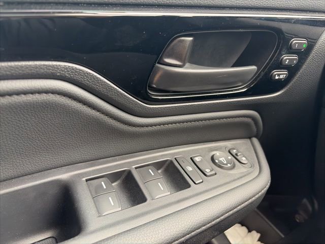 Used 2025 Honda Odyssey Touring image 18