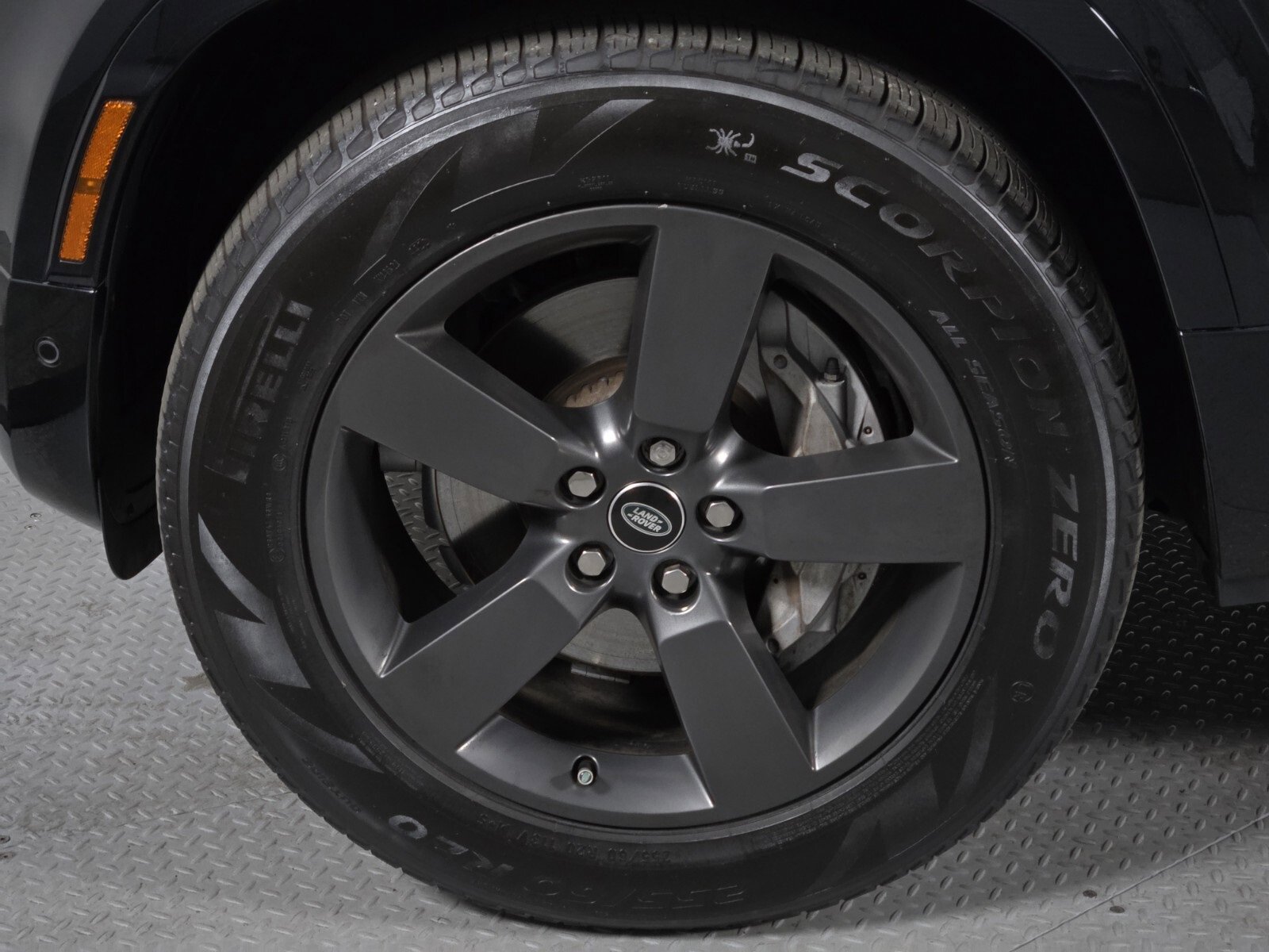 Used 2023 Land Rover Defender 130 X-Dynamic SE image 8