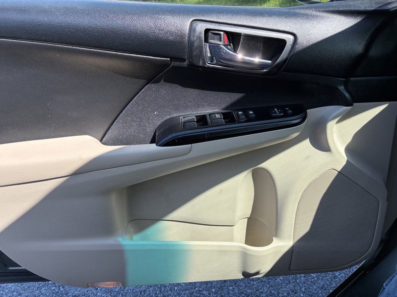 Used 2014 Toyota Camry LE FWD image 12